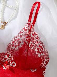 Conjunto de lencería sexy con ajuste ceñido y detalles de encaje floral para mujer