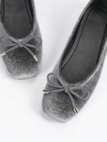 أحذية بالية مسطحة سهلة الارتداء من القطيفة الناعمة، ذات أصبع مربع، مناسبة للحوامل والمقاسات الكبيرة، مناسبة للخريف/الشتاء