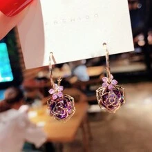 2024 Nowe kolczyki kwiatowe Kolczyki z płatkami trójwymiarowymi Korea Południowa Nowe popularne eleganckie kolczyki Proste kolczyki Ins