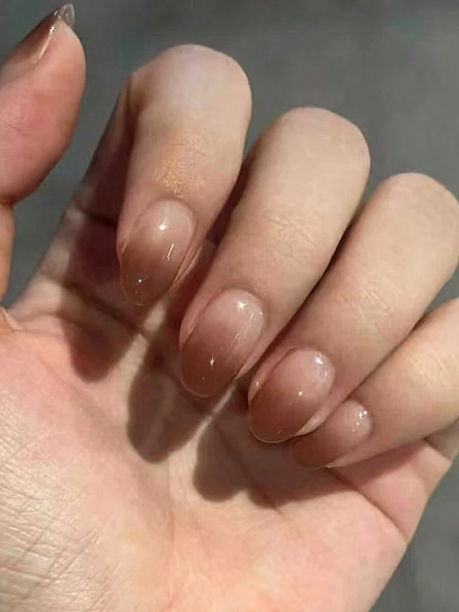 24/30 件 - 秋冬暖色调杏仁形按压指甲，美拉德棕色渐变裸色人造指甲，适合女士和女孩办公室穿着，包括 1 件双面胶带和 1 件指甲锉