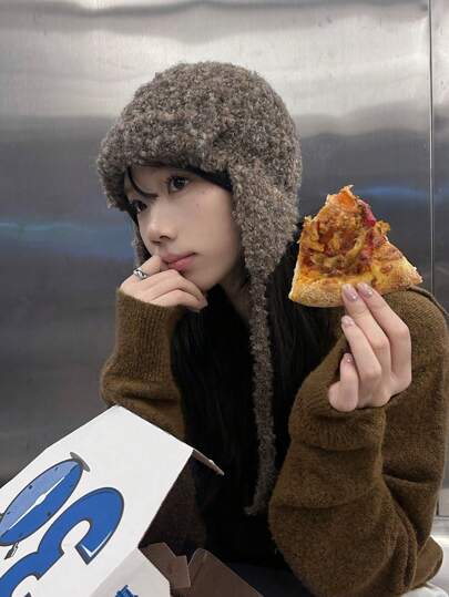 1 pieza Gorro de punto acanalado color rosa sandía para mujer con lazo, elegante casual lindo y dulce, diseño favorable para cabezas grandes, gorro de orejeras cálido de invierno, adecuado para esquí al aire libre, compras, citas, uso diario, nuevo para invierno 2024, regalo para novia, regalo de Navidad