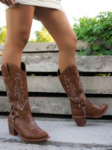 2025 年秋冬女式个性化圆环链条装饰西部牛仔靴，时尚复古刺绣尖头粗跟中筒马靴