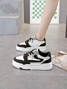 Tenis blancos para mujer, nuevos zapatos de moda vulcanizados de cordones, casuales y sencillos de estilo coreano, apropiados para el otoño - Blanco y Negro - Ver 9