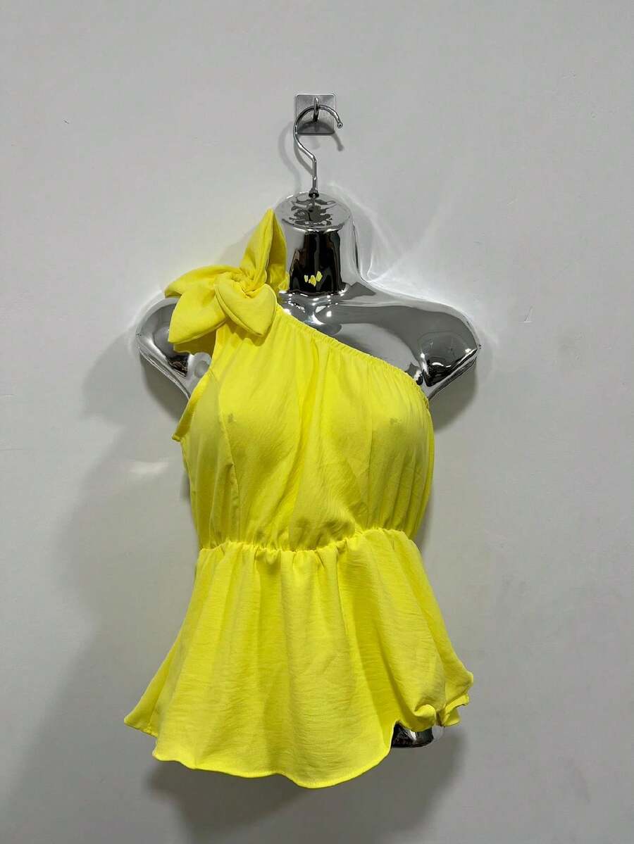 Blouse Style Crop Top With Asymmetrical Flower Detail - 黃色 - 查看 1