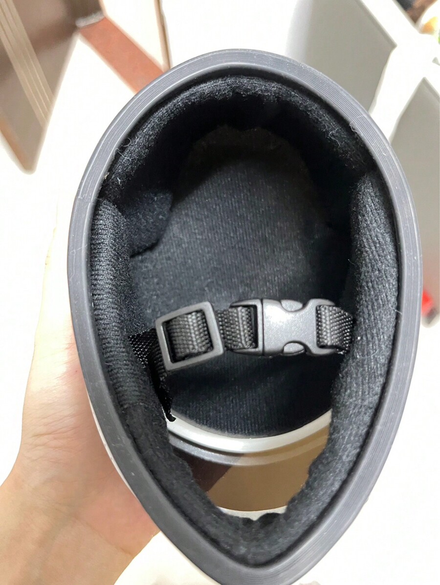 Mini Motorcycle Helmet For Cats, With Safety Buckle That Won't Fall Off