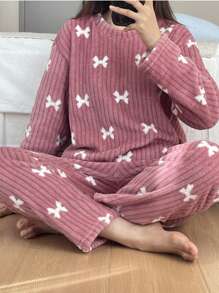 Set de 2 piezas de pijama de pana y felpa de coral con lazo, ropa de dormir con estampado sencillo para invierno, conjunto de dos piezas, vacaciones