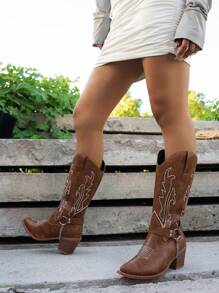 2025 年秋冬女式个性化圆环链条装饰西部牛仔靴，时尚复古刺绣尖头粗跟中筒马靴