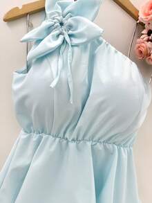 Blouse Style Crop Top With Asymmetrical Flower Detail - Màu xanh lam - Xem 2