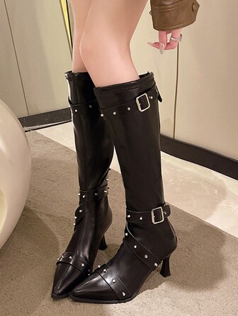 Botas altas de mujer con puntera negra, tacón de aguja y estilo europeo y americano con hebilla de cinturón, cremallera trasera y remaches para el otoño de 2024, sexy