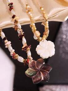 1pc Black White Shell Flower Pendant Natural Stone Handmade Beaded Necklace Fashion Vintage Elegant Women's Funky Jewelry Valentines,Mom,Mother,Mother's Day,Gift
