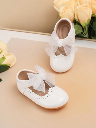 1 para uroczych motyli dekoracyjnych, jednolity kolor, lakierowana skóra, antypoślizgowa podeszwa masująca, płaskie buty dla niemowląt do chodzenia, odpowiednie na wiosnę i jesień