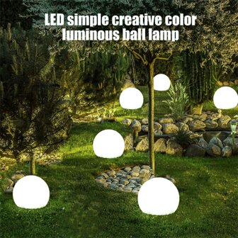 1 pieza Lámpara esférica luminosa de colores creativos LED simple. Lámpara decorativa para el jardín, piscina, atmósfera. Impermeable IP67, 16 colores de iluminación, 4 modos de iluminación. Recargable por USB, a batería o energía solar. Ideal para decoración del hogar, patio, jardín, fiestas, campamentos, restaurantes, bares, creando una atmósfera brillante y confortable.