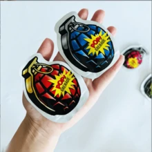 10 pezzi Giocattoli scherzo bomba a sorpresa, granata finta, gadget per feste, accessori per campeggio e attività di team building - palloncini esplosivi, sorpresa spaventosa, bomba puzzolente a forma di porro/ravanello, Natale - Multicolore - Visualizzare 1