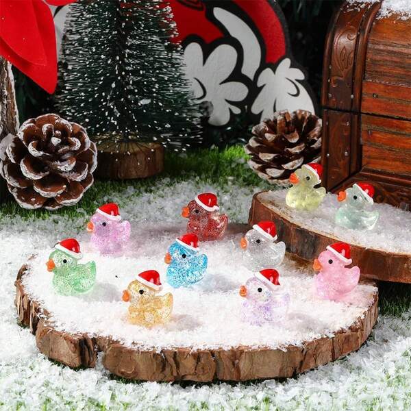 12/24/40/100Pcs Mini Patos de Resina de Natal Glitter Miniatura Chapéu de Natal Figuras de Pato Pequenos Ornamentos de Pato Micro Paisagem Acessórios de Jardim de Fadas (Cor Aleatória)