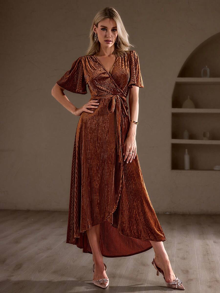 Simplee 蝴蝶袖圍裹側打結高低下擺絲絨褶皺連衣裙 - 棕色 - 查看 1
