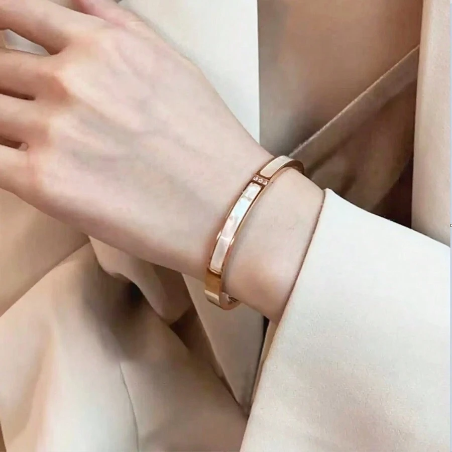 1 chiếc Vòng tay thời trang bằng thép không gỉ 3 viên kim cương trắng xà cừ tối giản đa năng phong cách Châu Âu và Châu Mỹ - vòng đeo tay - Xem 1