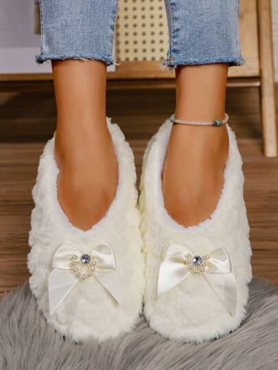 RALSWNAY 女士平底家居拖鞋，新款时尚心形柔软舒适轻便毛绒拖鞋，带蝴蝶结、仿珍珠和亮片装饰，蓬松拖鞋