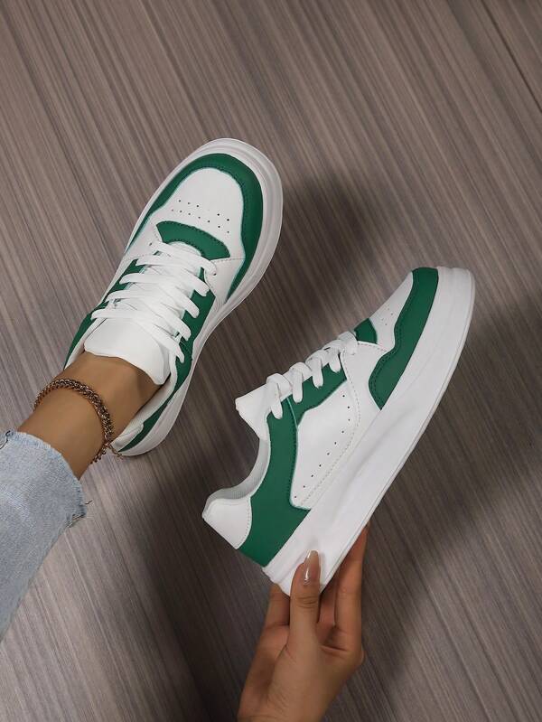 Tênis brancos de sola grossa da moda primavera/outono 2024 para mulheres pequenas, calçados esportivos casuais, leves e versáteis