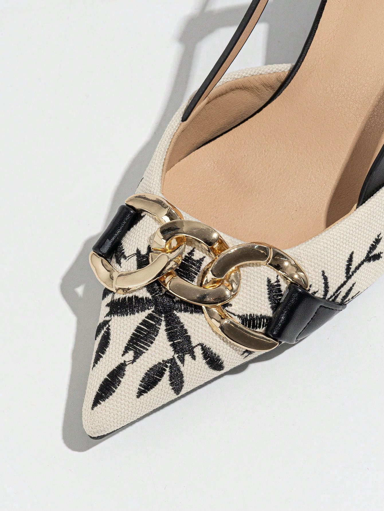 أحذية كعب عالي مطرزة سهلة الارتداء بفتحة في أعلى ا...