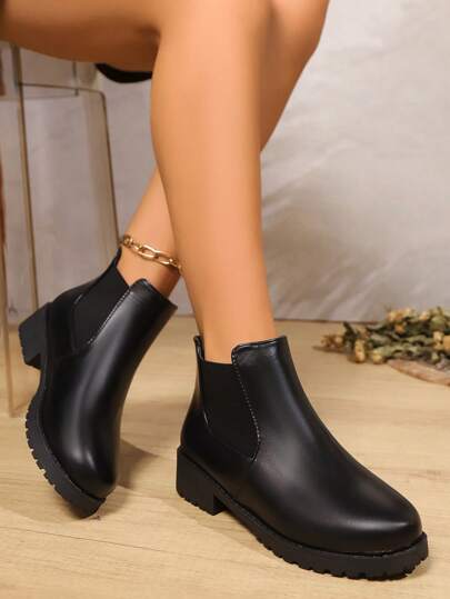 女士黑色短靴，粗跟，英伦风，厚底，适合秋冬