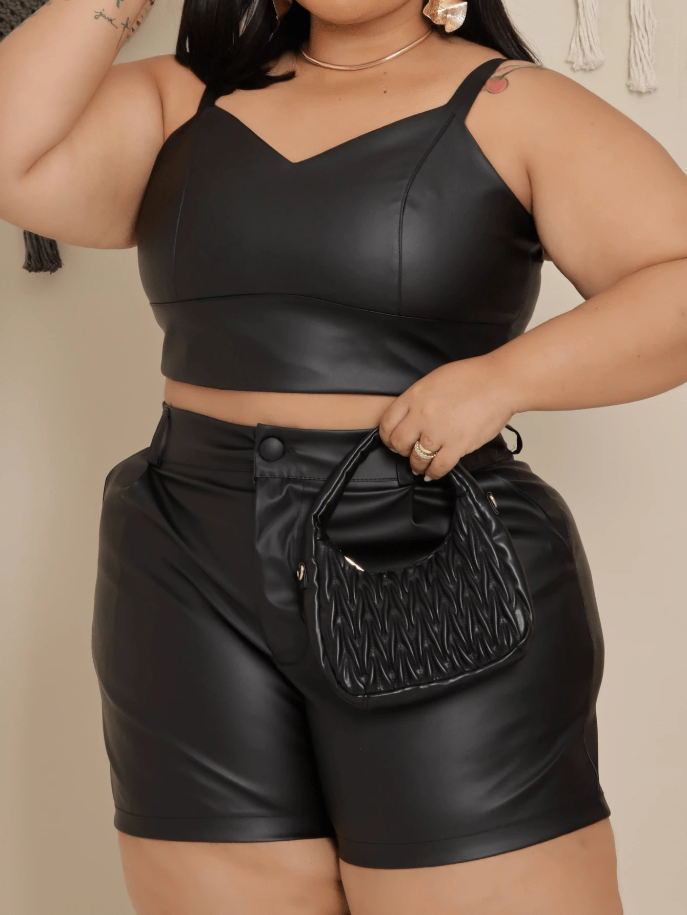 ELEGANT PLUS SIZE WOMEN'S LEATHER SET, SHORTS AND CROPPED TOPS WITH PADS - 黑色 - 查看 1