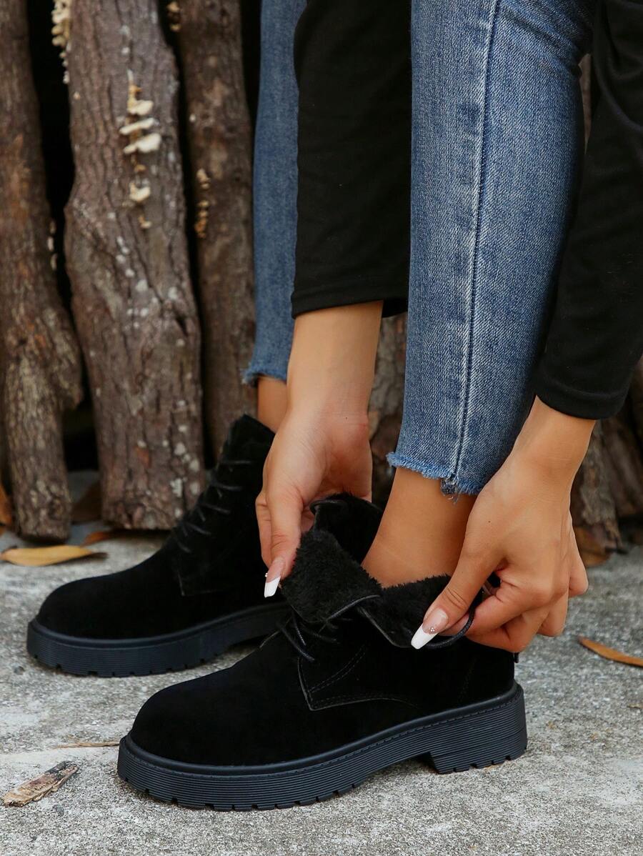 Stivali alla caviglia casual in nero comodi e caldi con fodera in pelliccia sintetica, con lacci, per le donne in inverno