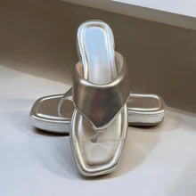 Women's Papete Flip Flop With Delta Wing Flatform - Silver - View 2