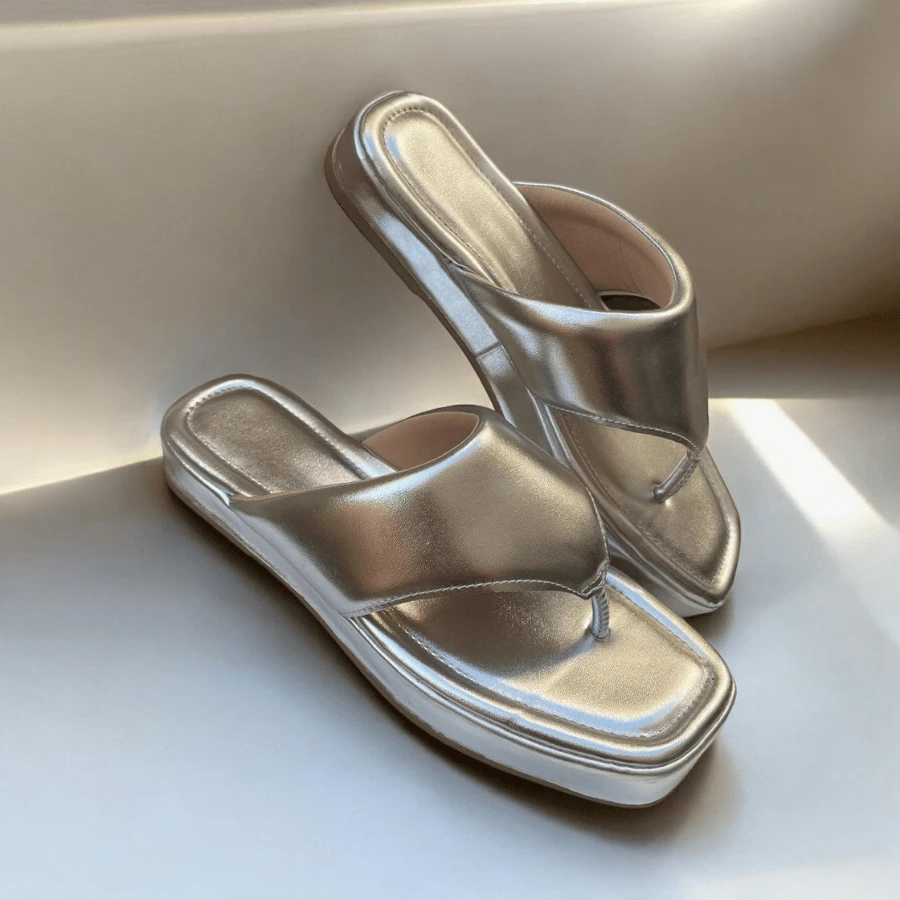 Women's Papete Flip Flop With Delta Wing Flatform - Silver - View 1