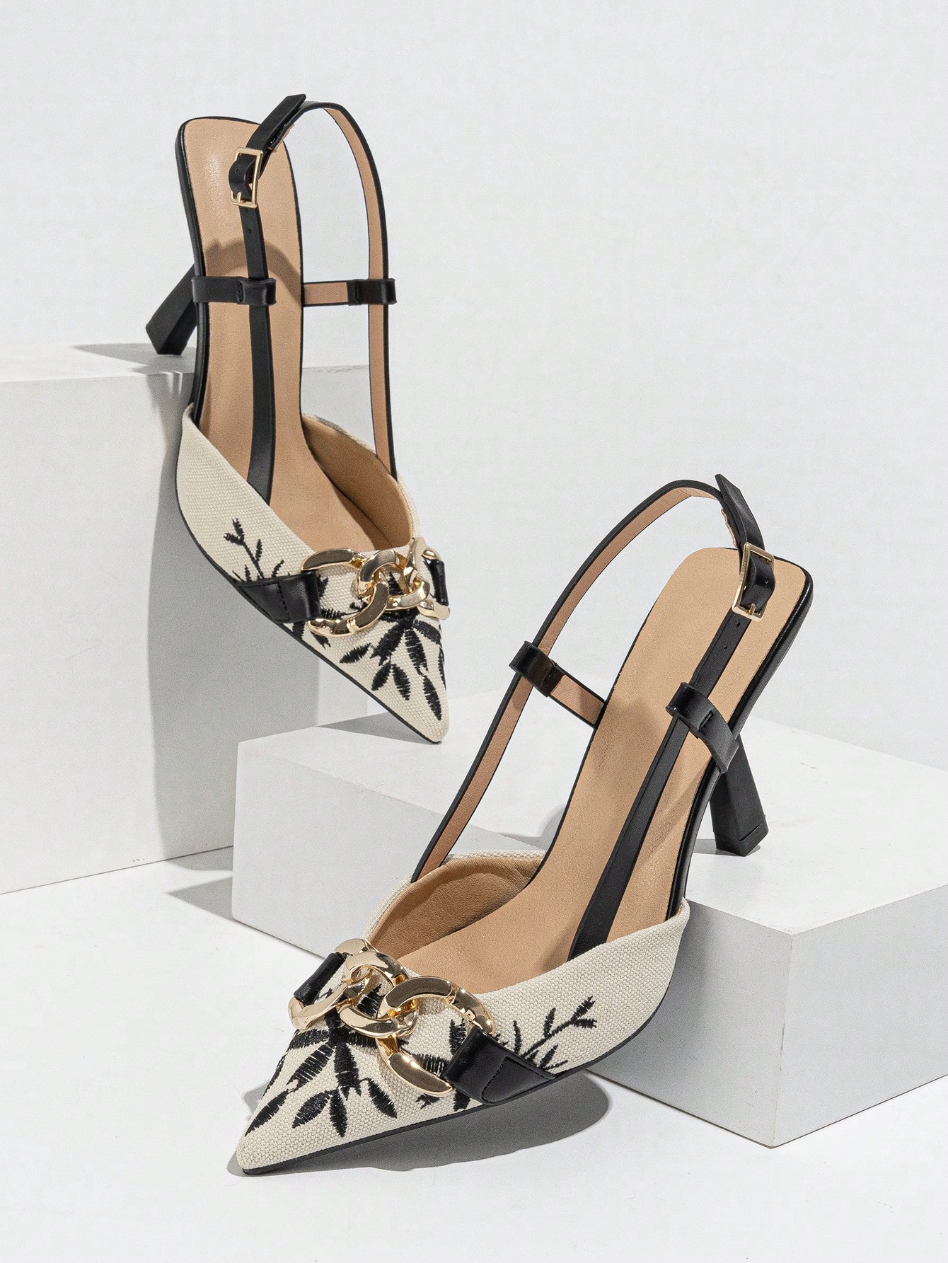 أحذية كعب عالي مطرزة سهلة الارتداء بفتحة في أعلى ا...