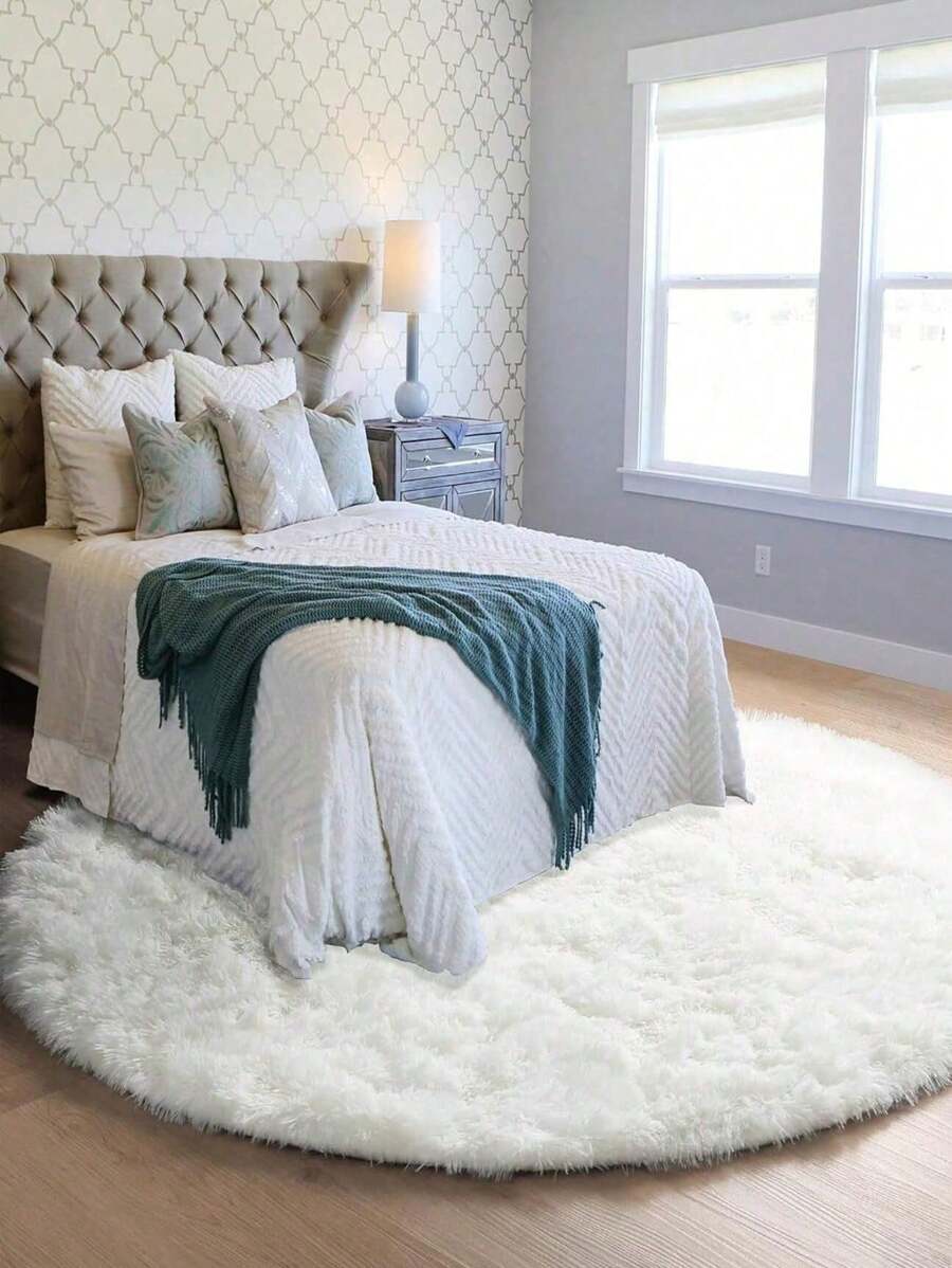 One High-End Fashionable, Simple, Atmospheric, Comfortable, And Soft Silk And Knitted Round Carpet For Living Room, Bedroom, Study