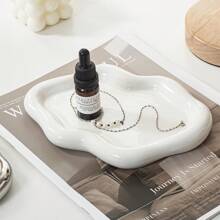 1pc Cloud-Shaped Ceramic Tray, Versatile Jewelry Organizer Dish For Bracelets, Earrings, And Necklaces, Stylish Candy Container Perfect For Entryway Table Decor, Ideal For Birthday Celebrations, Home Party Decorations, And Desktop Accents, Thoughtful Holiday Gifts For Family, Friends, And Loved Ones, Perfect For Back To School, Thanksgiving, Christmas, And New Year Festivities