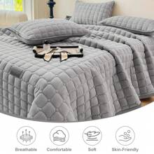 Luxury Velvet Quilt Set 230x250cm Oversized Bedspread Geometric Coverlet 3PCS/Set, Quilted Bedding Set,With 2 Matching Pillow Shams Lightweight Velvet Comforter Set, Oversized Bedspread Coverlet Quilted Bedding Set, With 2 Matching Pillow Shams, For All Season