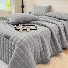 Luxury Velvet Quilt Set 230x250cm Oversized Bedspread Geometric Coverlet 3PCS/Set, Quilted Bedding Set,With 2 Matching Pillow Shams Lightweight Velvet Comforter Set, Oversized Bedspread Coverlet Quilted Bedding Set, With 2 Matching Pillow Shams, For All Season