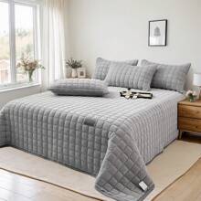 Luxury Velvet Quilt Set 230x250cm Oversized Bedspread Geometric Coverlet 3PCS/Set, Quilted Bedding Set,With 2 Matching Pillow Shams Lightweight Velvet Comforter Set, Oversized Bedspread Coverlet Quilted Bedding Set, With 2 Matching Pillow Shams, For All Season