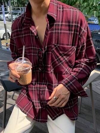 Herrskjorta med långärmad krage och retro-motiv, mjukt och andningsbart vävt tyg, lämplig för utomhusbruk, pendling, mångsidig, oumbärlig skjorta i retrostil, höst