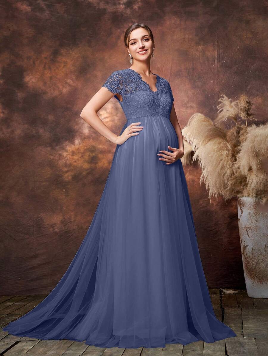 Faeriesty Dressalisa 优雅 V 领蕾丝边孕妇装，搭配透明薄纱 A 字裙和短袖 - 非常适合婴儿洗礼仪式、正式孕妇肖像、教堂聚会、新娘午宴和庆祝晚宴 - 霧霾藍 - 查看 1