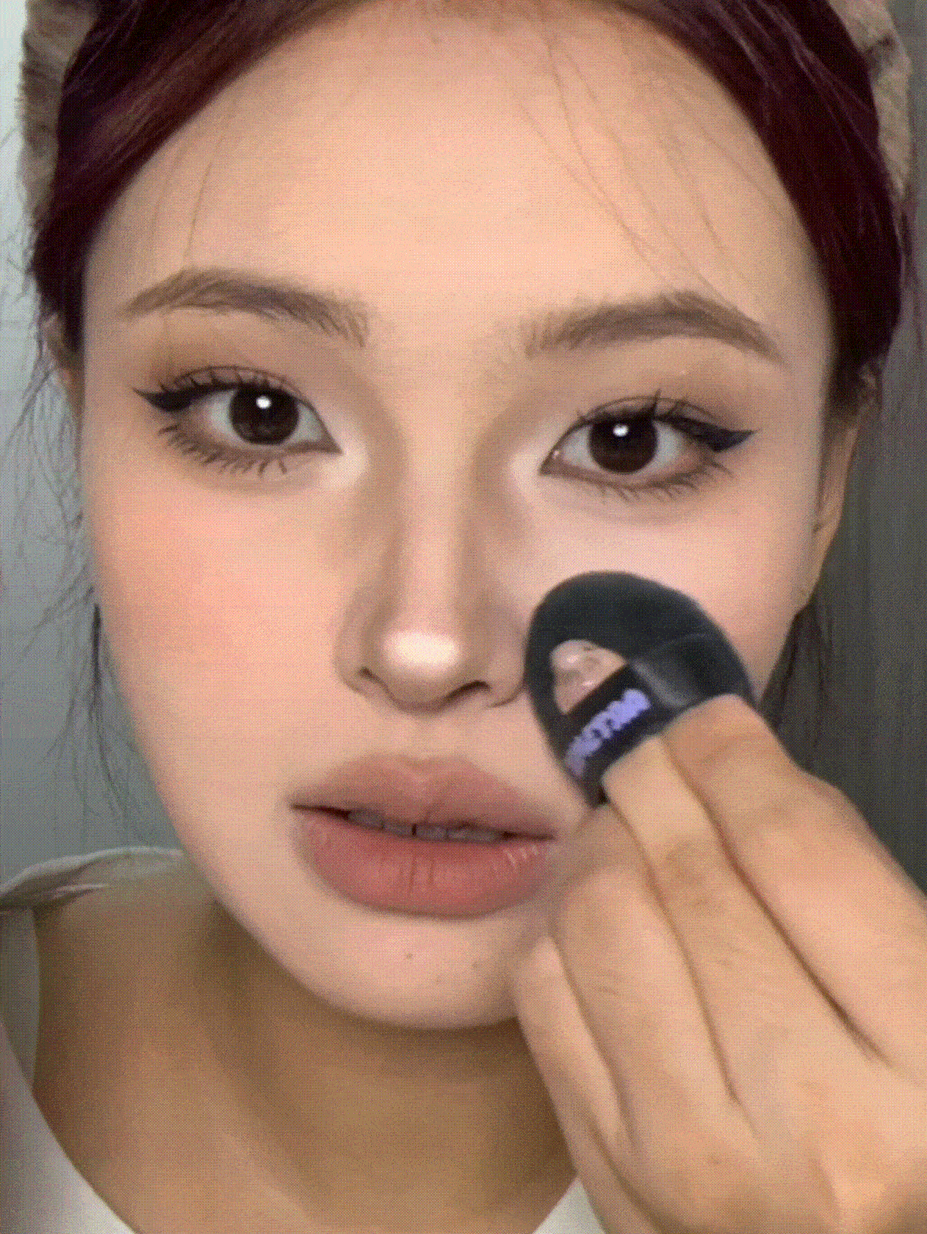 JUDYDOLL 9克二合一高光修容盘，哑光和珠光质地，适用于提亮肤色、修容、腮红、鼻型修饰，新手友好，非常适合自用、送礼、派对、婚礼、日常妆容。 - #02 First Crush Appearance - 查看 2