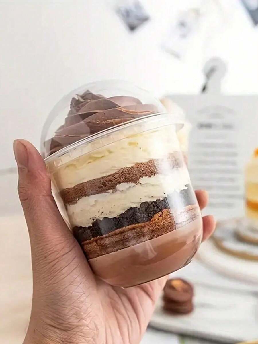 50 件带圆顶盖的塑料甜点杯（无孔），带盖的透明 PET 甜点杯，适用于水果沙拉冰淇淋酸奶纸杯蛋糕冻糕布丁，非常适合派对甜点店野餐水瓶、派对用品、餐具配件 - 無色 - 查看 1