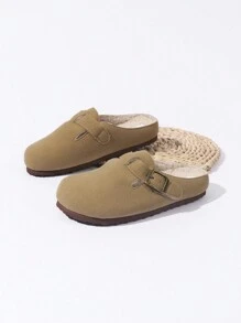 1 双舒适软底露跟便鞋，适合户外穿着