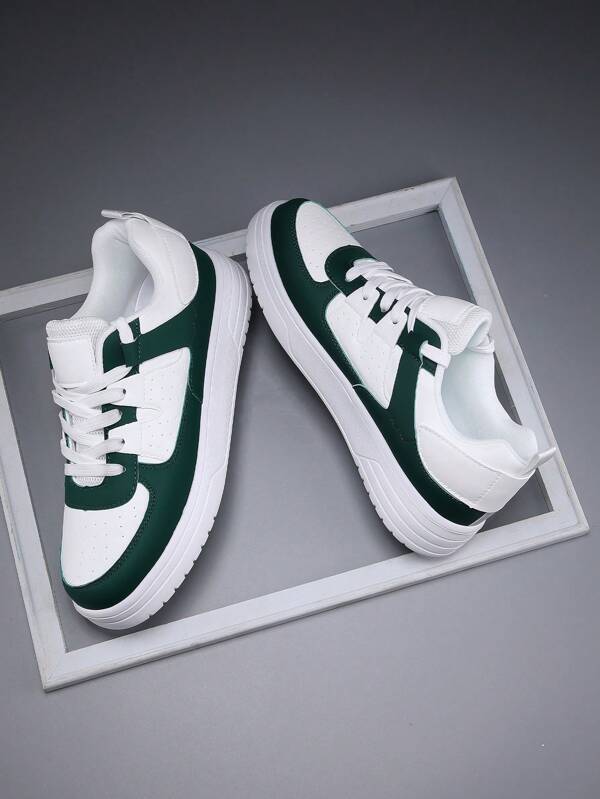 Chaussures plates de loisirs à semelle souple, blanc et vert. Baskets multifonctionnelles pour homme, pour la fête et le port en extérieur