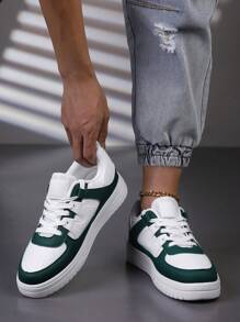 Chaussures plates de loisirs à semelle souple, blanc et vert. Baskets multifonctionnelles pour homme, pour la fête et le port en extérieur