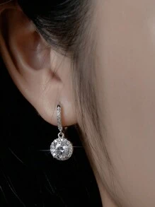 1 par de pendientes de moissanita de 2 quilates, color D, claridad VVS, con certificado GRA. Pendientes de plata de ley chapada en platino con forma geométrica redonda en forma de halo, de estilo clásico y elegante, adecuados para compromiso, boda, o regalo para la mejor amiga de la mujer. - pendientes - Ver 3
