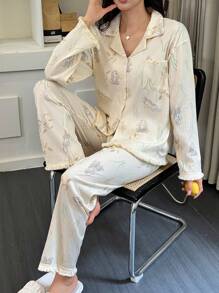 两件套女士睡衣套装，杏色兔子印花流苏上衣，纽扣前开襟长袖上衣搭配宽松长裤，适合春秋季居家穿着，两件套，秋冬服装