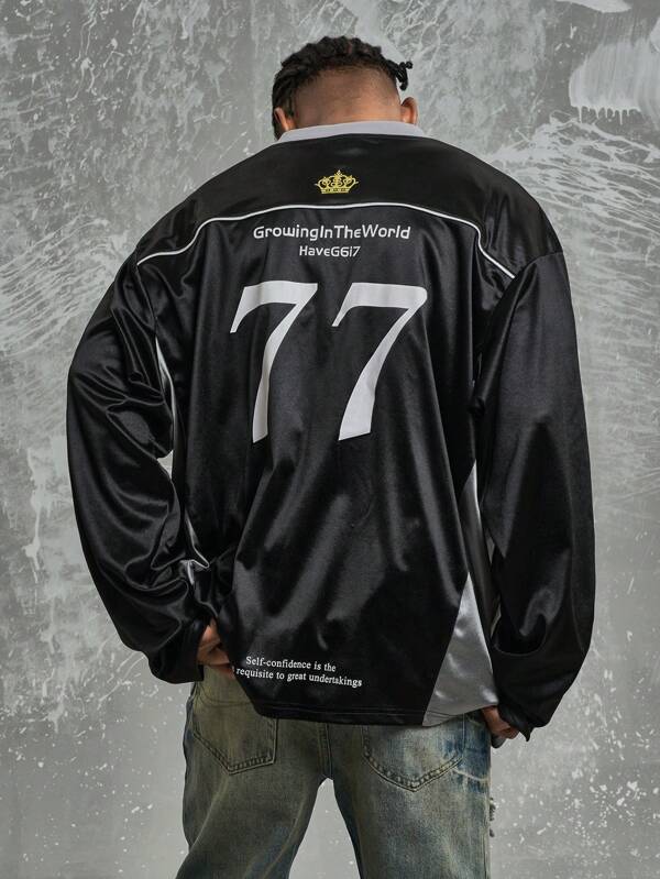 Maglietta a maniche lunghe oversize da uomo con stampa di lettere e numeri stile gotico americano di strada e pannelli a contrasto