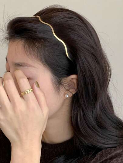 1pc Fashionable Women's Gold Metal Wavy Headband, Curved Headband, Geometric Thin Headband, Suitable For Daily, Party, Elegant Headdress, Headband, Hair Tie, Hair Accessory