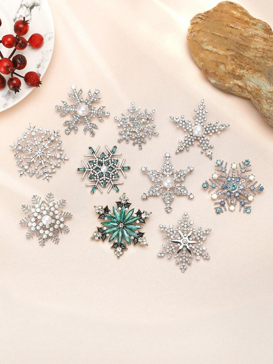 Christmas Rhinestone Snowflake Brooches For Women Unisex Beautiful Pins Multi-Color Available Casual Party Accessories Gifts