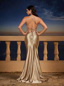 惊艳的金色长款伴娘礼服，细肩带露背设计和独特的高开衩设计 - 金色 - 查看 3