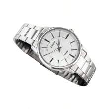 Casio 卡西欧标准系列商务休闲石英表，不锈钢表带，日韩风格男士腕表，商务模拟石英表，不锈钢表带，黑色表盘，型号 MTP-1303D-1A/MTP-1303D-7A，适合商务日常佩戴，可作为新年、圣诞节及其他节日的礼物。 - 白色 - 查看 2