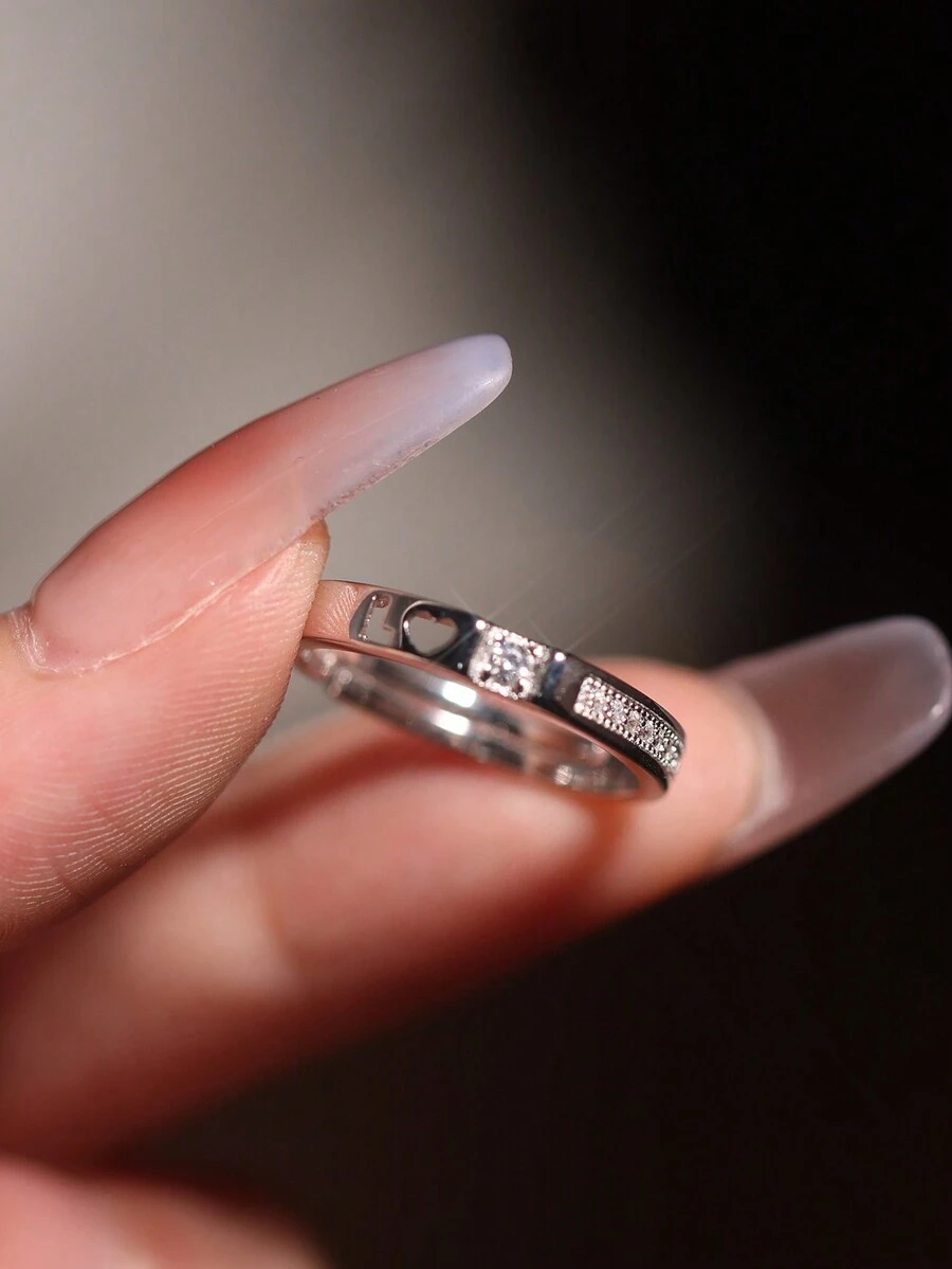 1 chiếc nhẫn đôi bằng bạc Sterling 925 Cubic Zirconia, thiết kế chữ LOVE có thể điều chỉnh kích thước, nhẫn đơn dành cho nam/nữ, quà tặng cho cặp đôi, thích hợp cho hẹn hò hàng ngày ngày lễ tình nhân - Người mẫu nữ - Xem 1