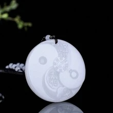1 件天然绿玉太极八卦吊坠、珠宝高级珠宝幸运和平吊坠项链、吊坠玉吊坠、矩形品牌吊坠、手工雕刻、宝石吊坠、石英水晶项链、情侣项链、送给她的礼物、适合节日派对礼物、石英水晶礼物。 - 白色 - 查看 1